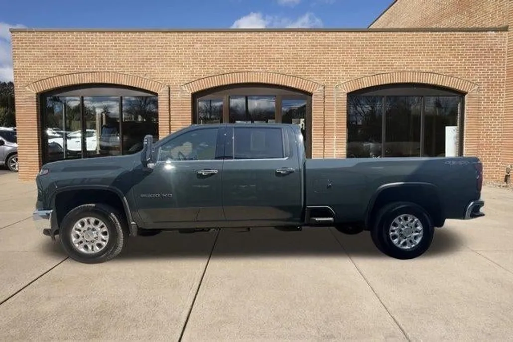 2025 Chevrolet Silverado 2500HD LTZ photo 1