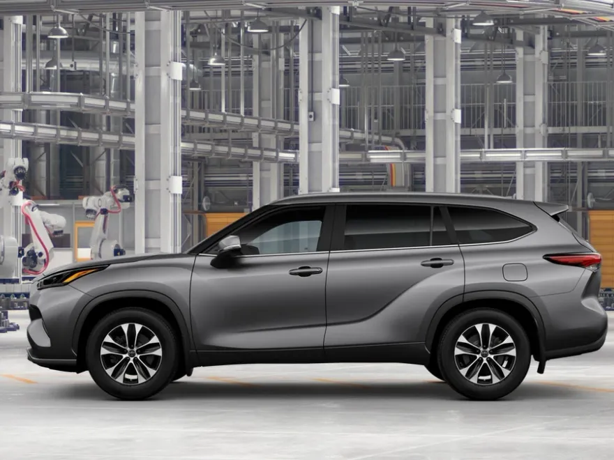 2025 Toyota Highlander XLE photo 1