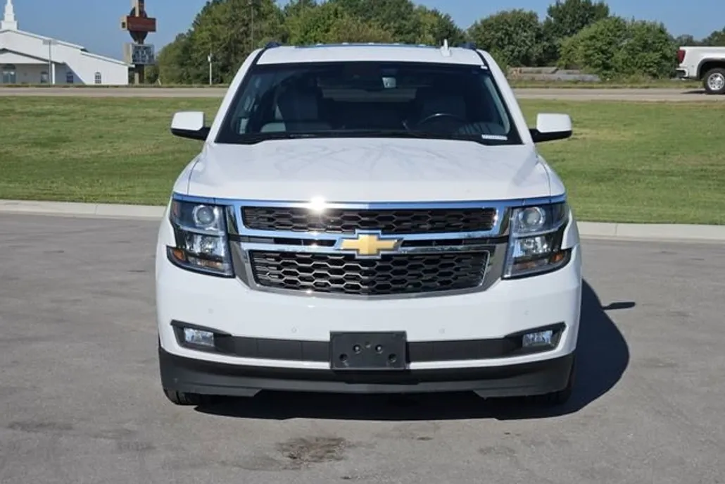 2018 Chevrolet Suburban LT photo 1