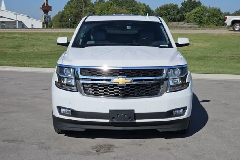 2018 Chevrolet Suburban LT photo 1