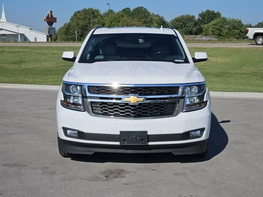 2018 Chevrolet Suburban LT photo 1