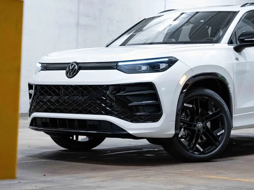 2025 Volkswagen Tiguan SE R-Line Black photo 1
