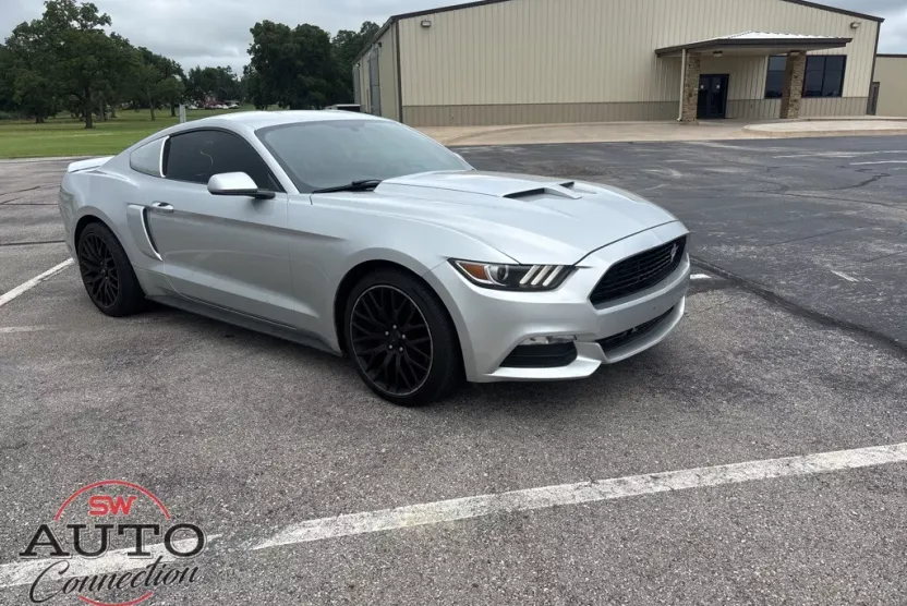 2016 Ford Mustang V6 photo 1