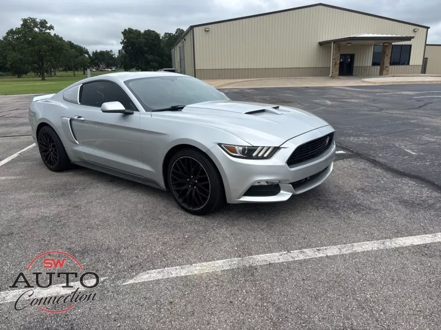2016 Ford Mustang V6 photo 1