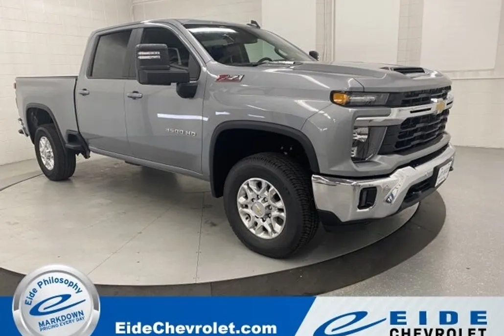 2025 Chevrolet Silverado 3500HD LT photo 1