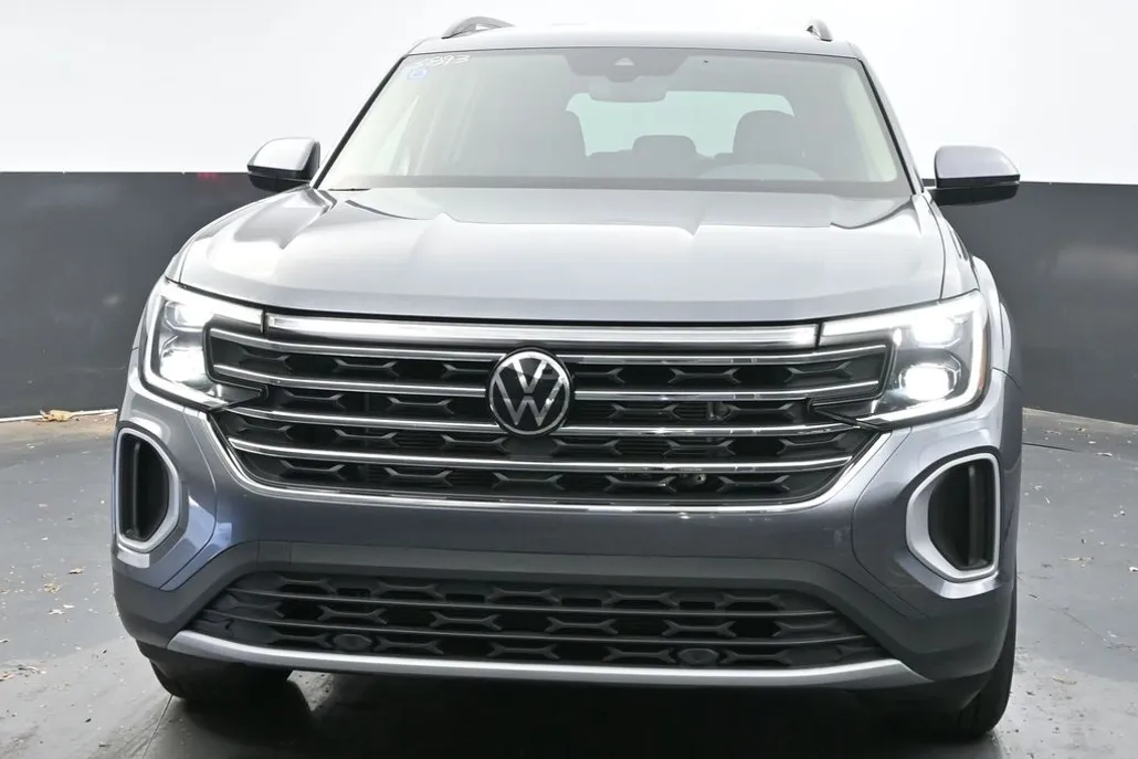 2025 Volkswagen Atlas SE photo 1