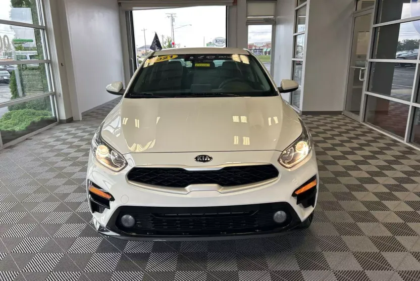 2021 Kia Forte LXS photo 1