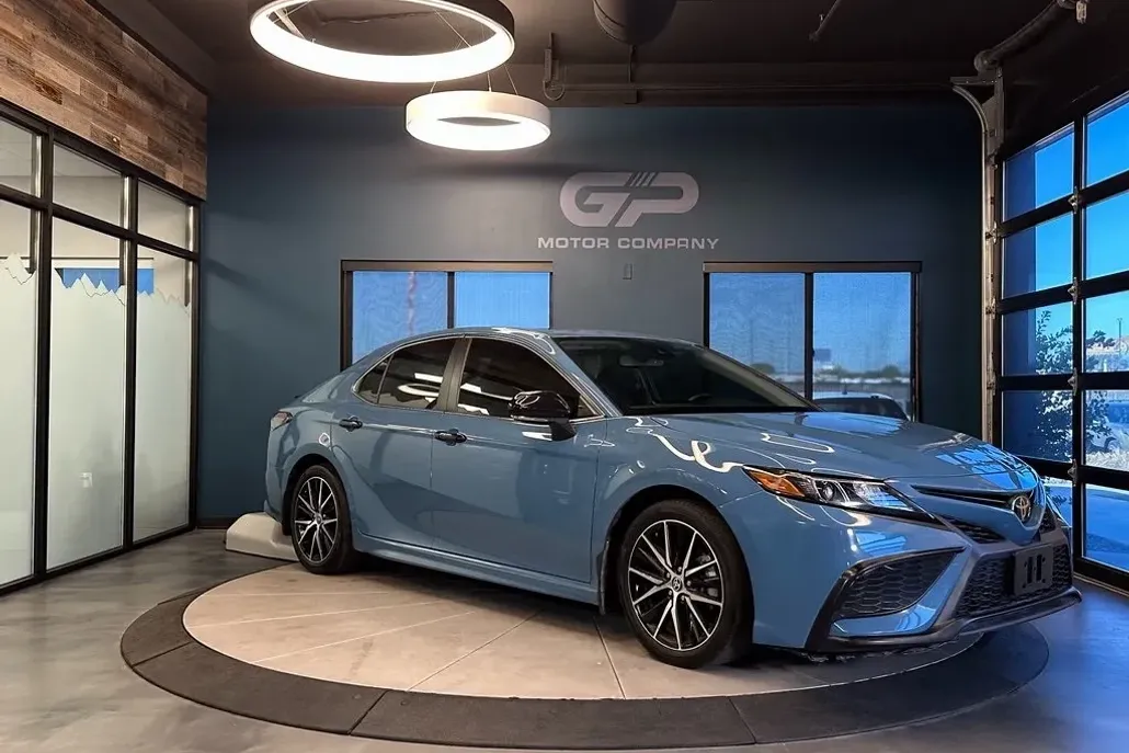 2023 Toyota Camry SE photo 1