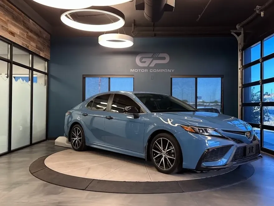 2023 Toyota Camry SE photo 1