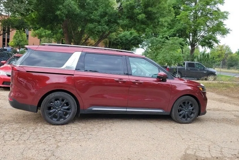 2023 Kia Carnival SX Prestige photo 1