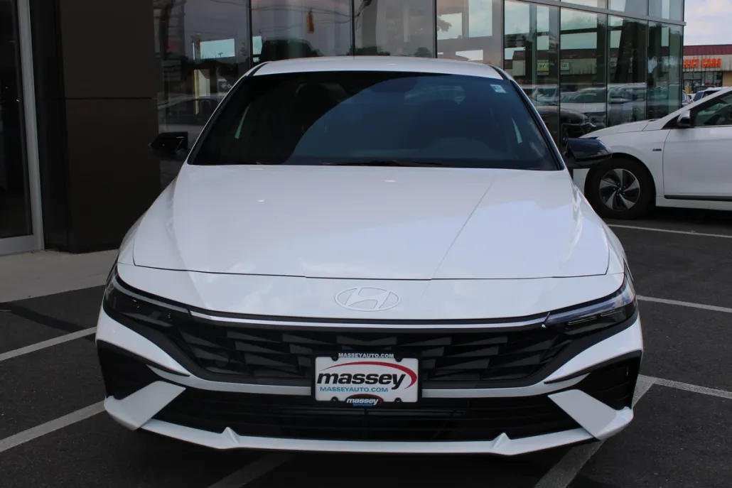 2025 Hyundai Elantra SEL Sport photo 1