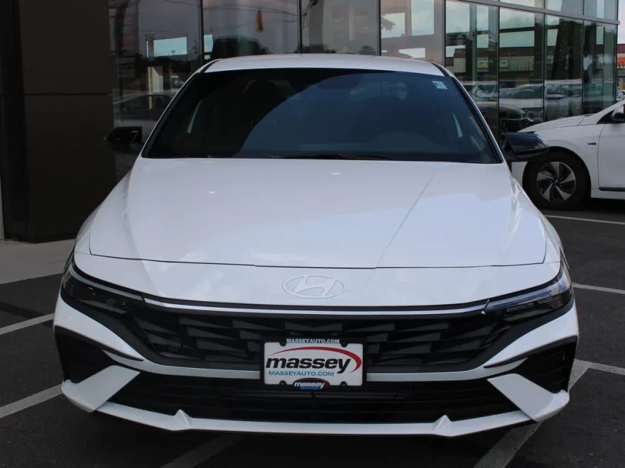 2025 Hyundai Elantra SEL Sport photo 1