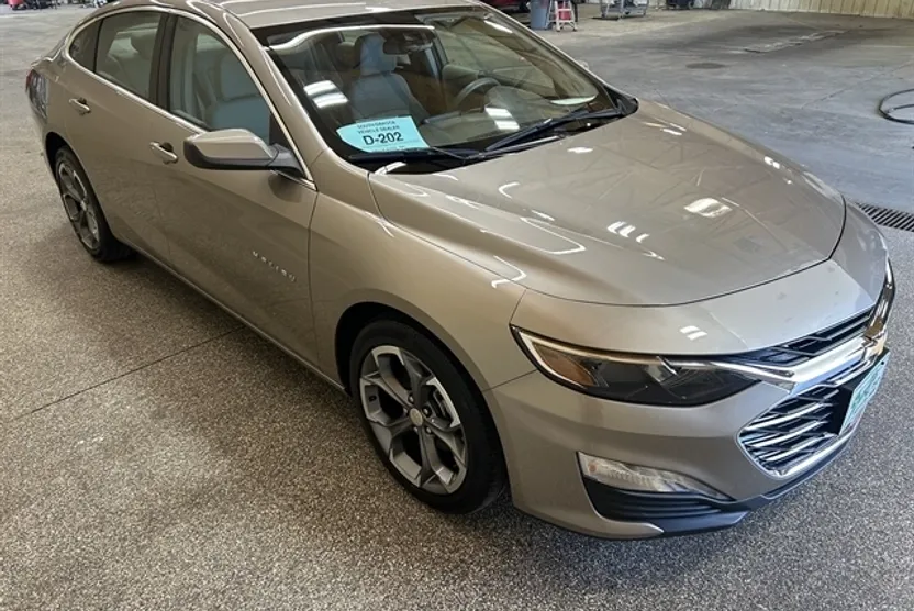 2024 Chevrolet Malibu 1LT photo 1