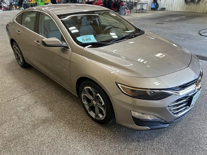 2024 Chevrolet Malibu 1LT photo 1