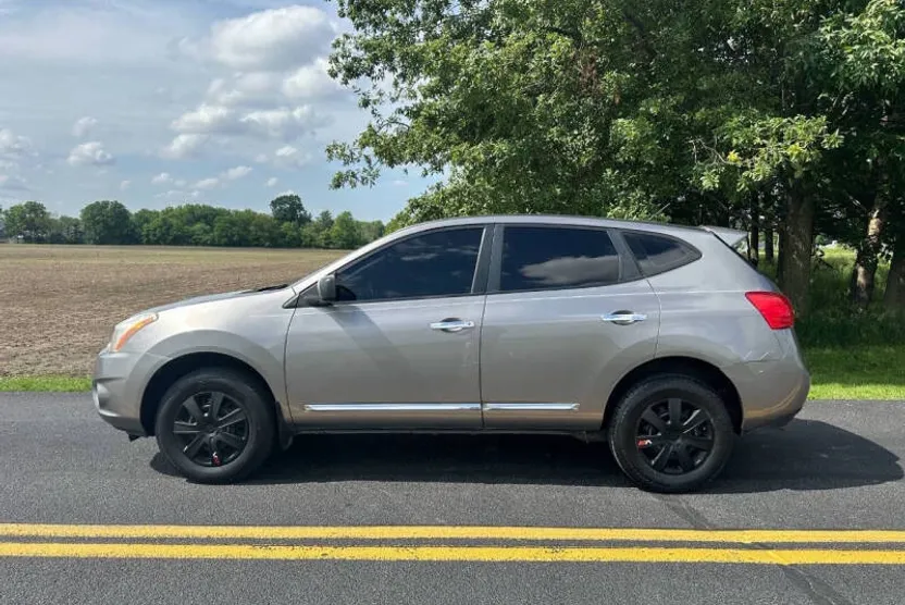 2013 Nissan Rogue S photo 1