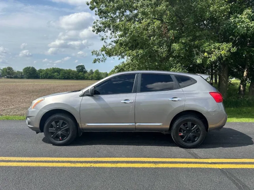 2013 Nissan Rogue S photo 1