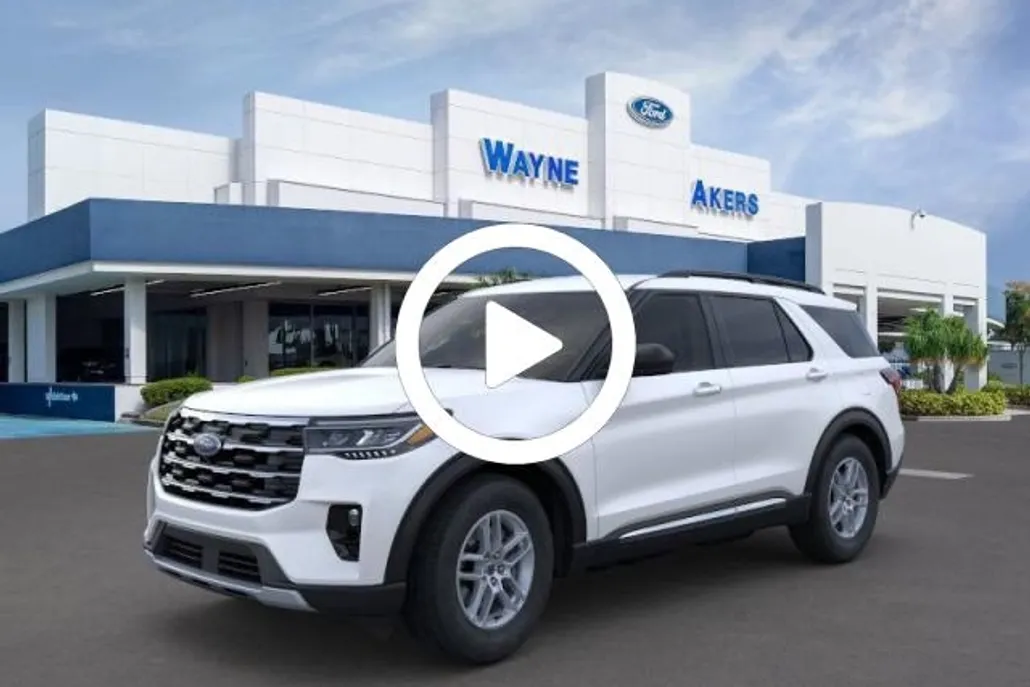 2025 Ford Explorer photo 1