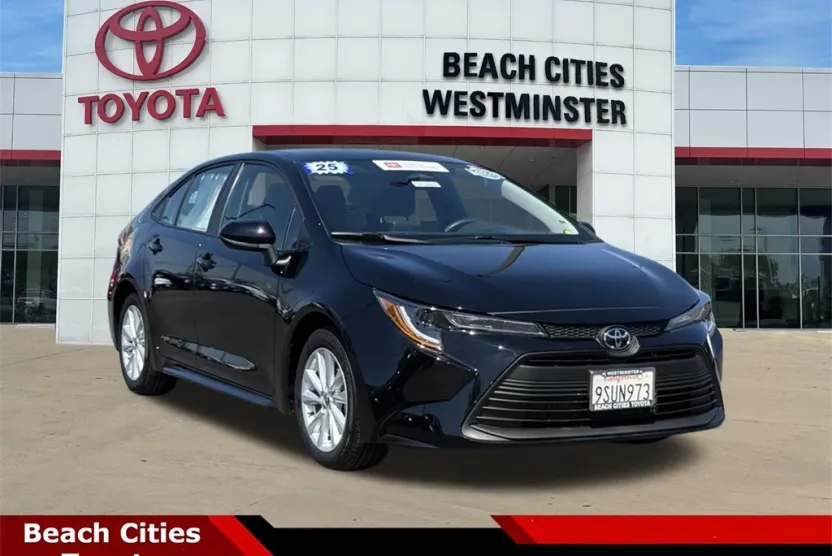 2025 Toyota Corolla LE photo 1