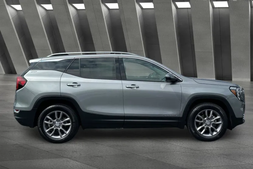 2024 Gmc Terrain SLT photo 1