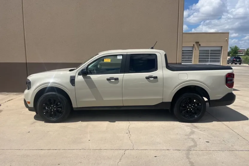 2024 Ford Maverick XLT photo 1