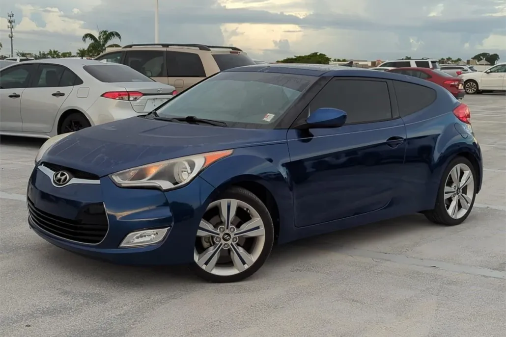 2017 Hyundai Veloster Value Edition photo 1