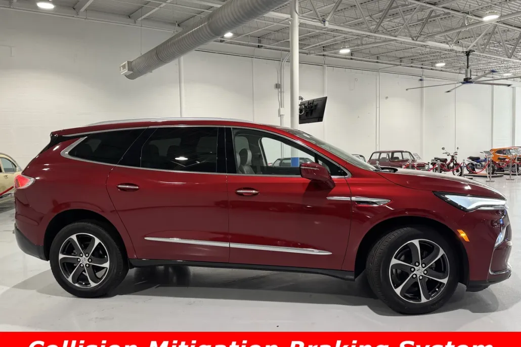 2024 Buick Enclave Essence photo 1
