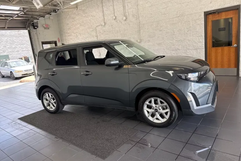 2024 Kia Soul LX photo 1