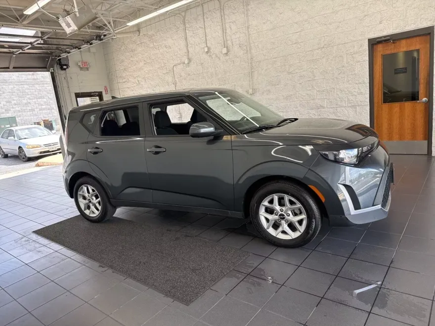 2024 Kia Soul LX photo 1