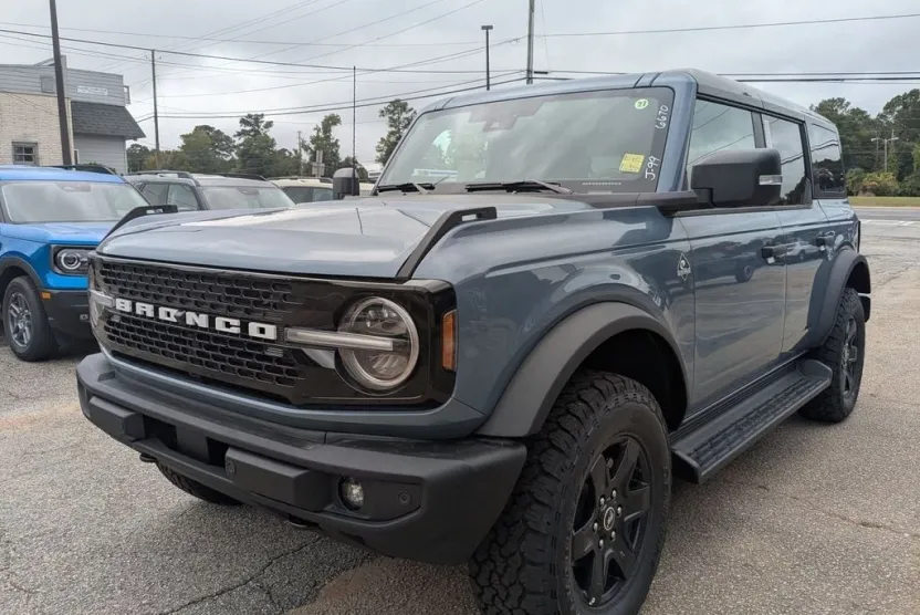 2025 Ford Bronco Outer Banks photo 1