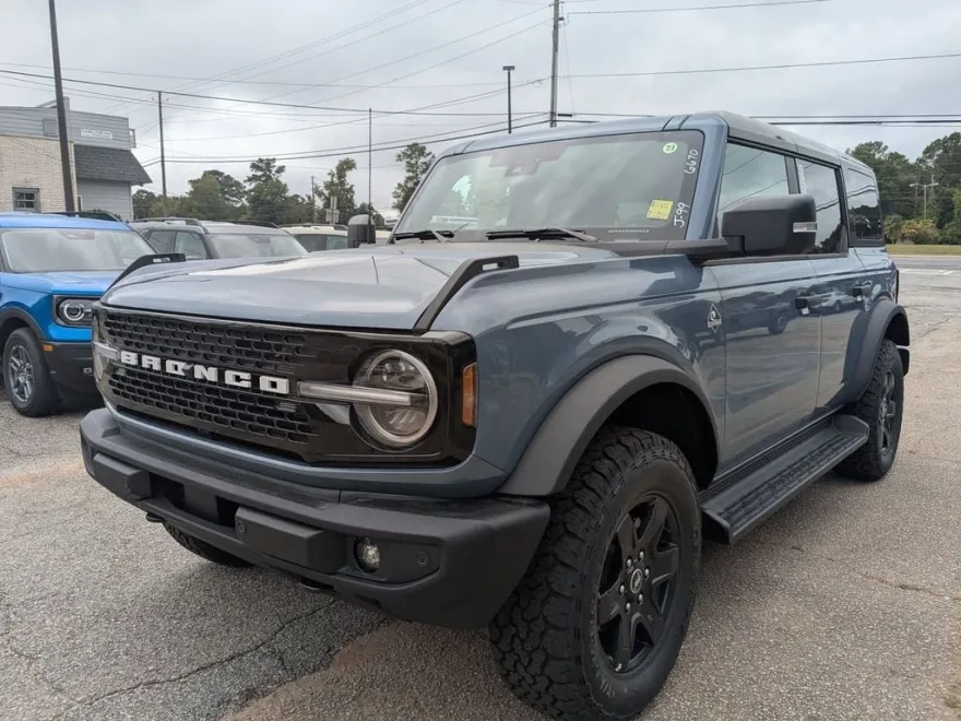 2025 Ford Bronco Outer Banks photo 1