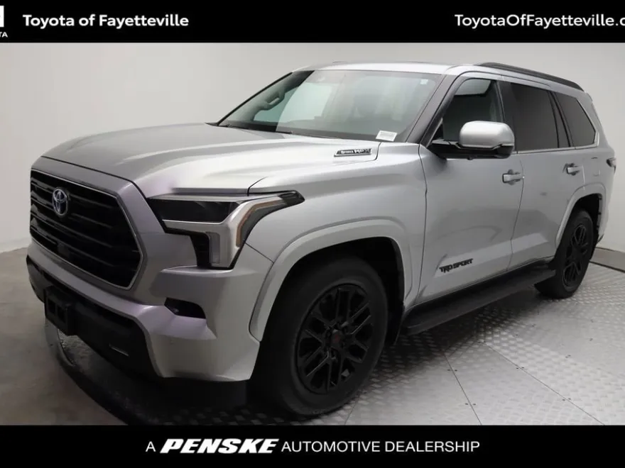 2024 Toyota Sequoia SR5 photo 1
