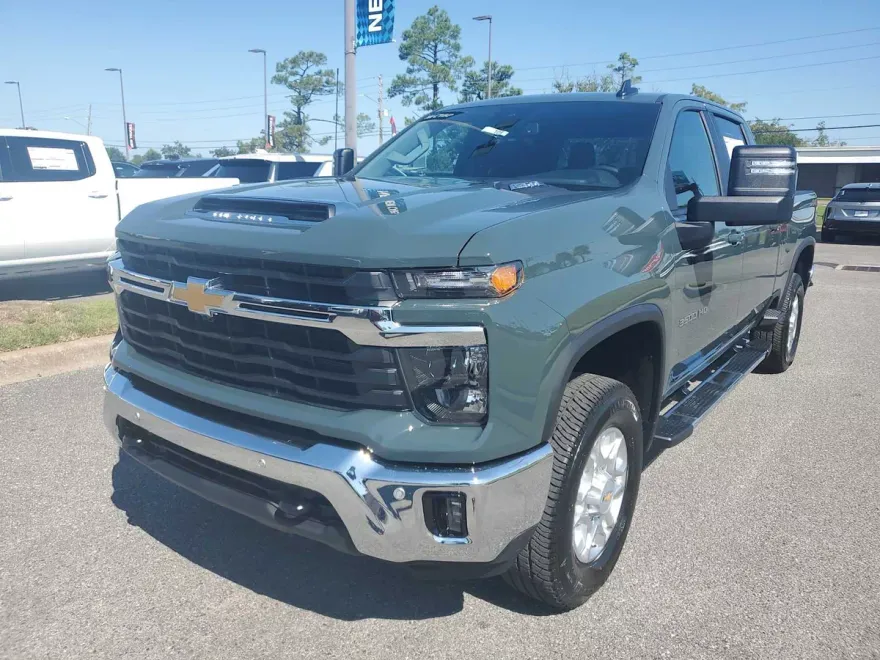 2026 Chevrolet Silverado 3500HD LT photo 1