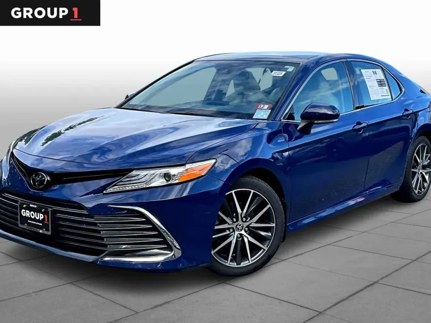 2023 Toyota Camry XLE photo 1