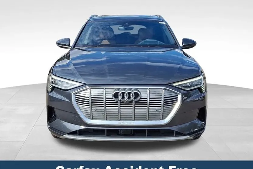 2019 Audi e-tron Prestige photo 1