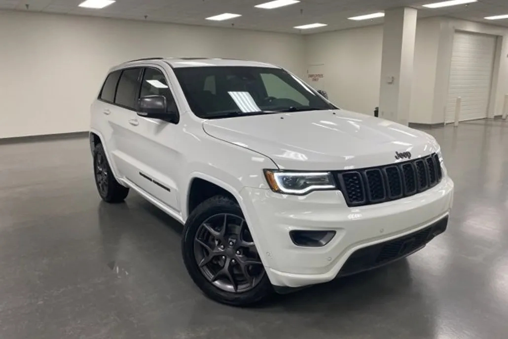 2021 Jeep Grand Cherokee Anniversary Edition photo 1