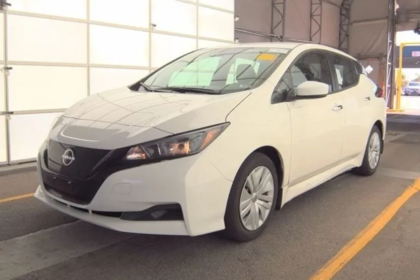 2025 Nissan Leaf S photo 1