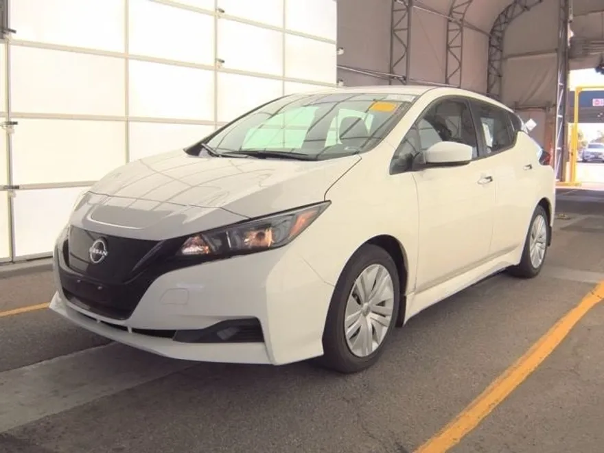 2025 Nissan Leaf S photo 1