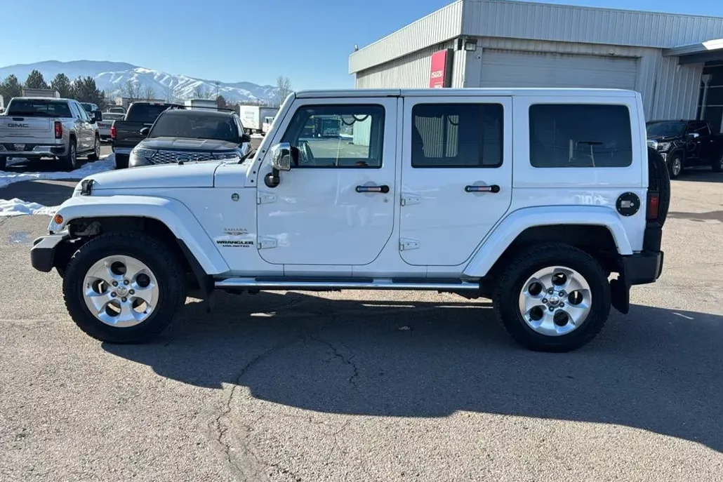 2013 Jeep Wrangler Unlimited Sahara photo 1