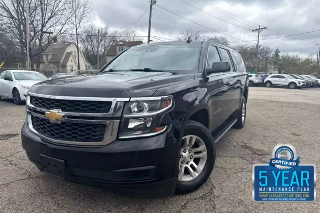 2018 Chevrolet Suburban LT photo 1