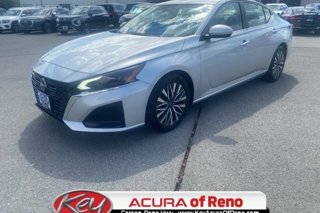 2023 Nissan Altima 2.5 SV photo 1