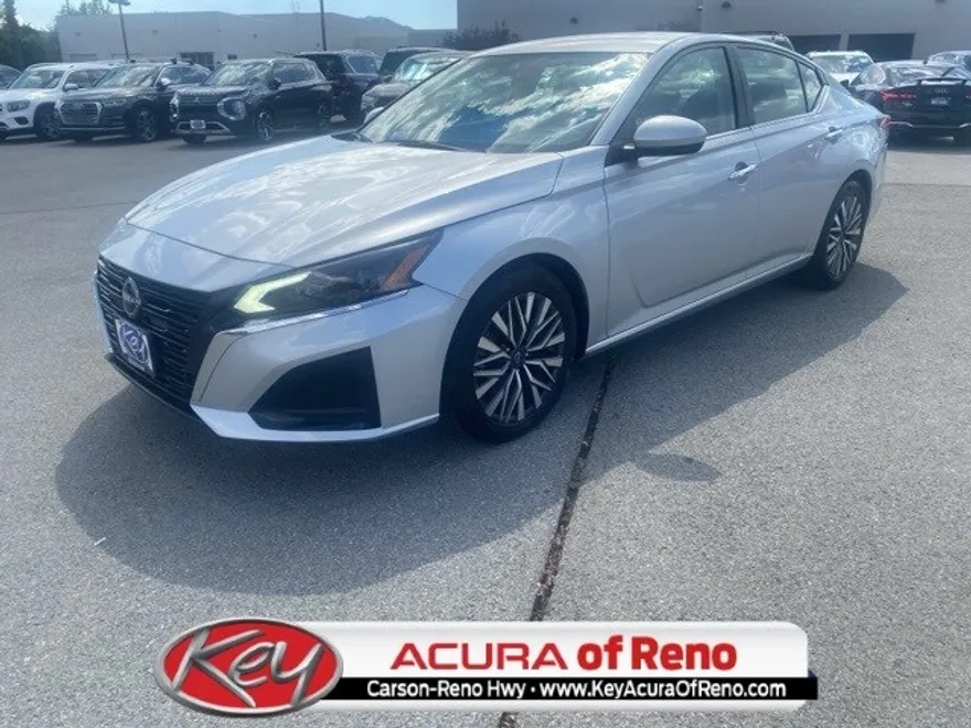 2023 Nissan Altima 2.5 SV photo 1