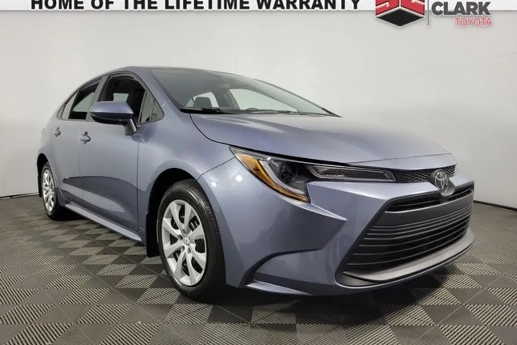 2025 Toyota Corolla LE photo 1
