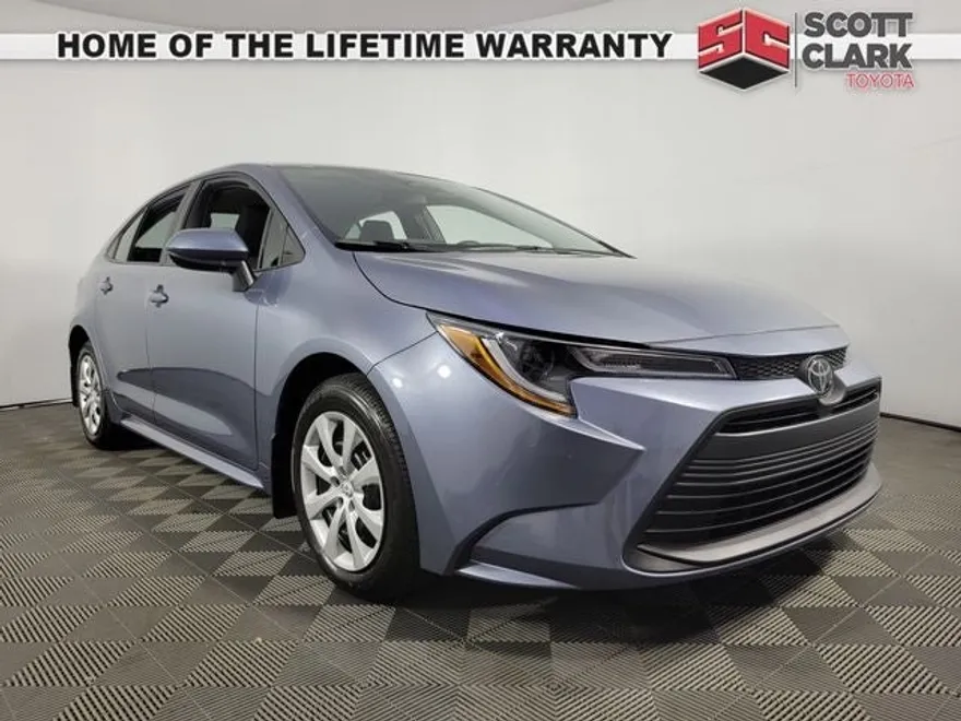 2025 Toyota Corolla LE photo 1