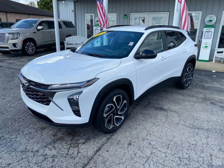 2025 Chevrolet Trax photo 1