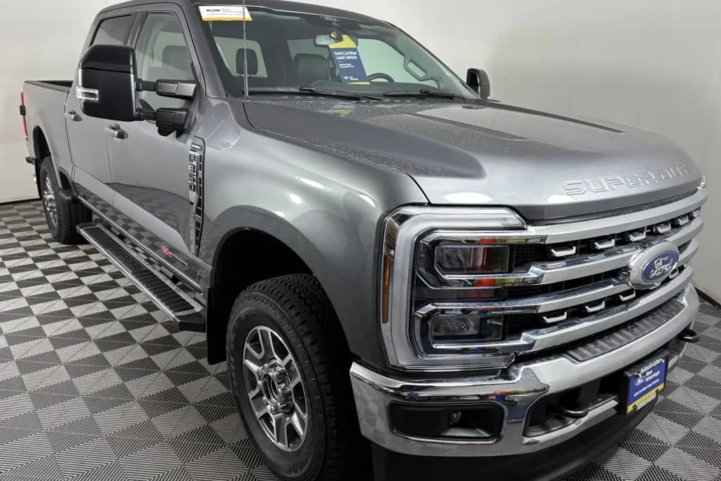 2025 Ford F-350 Lariat photo 1