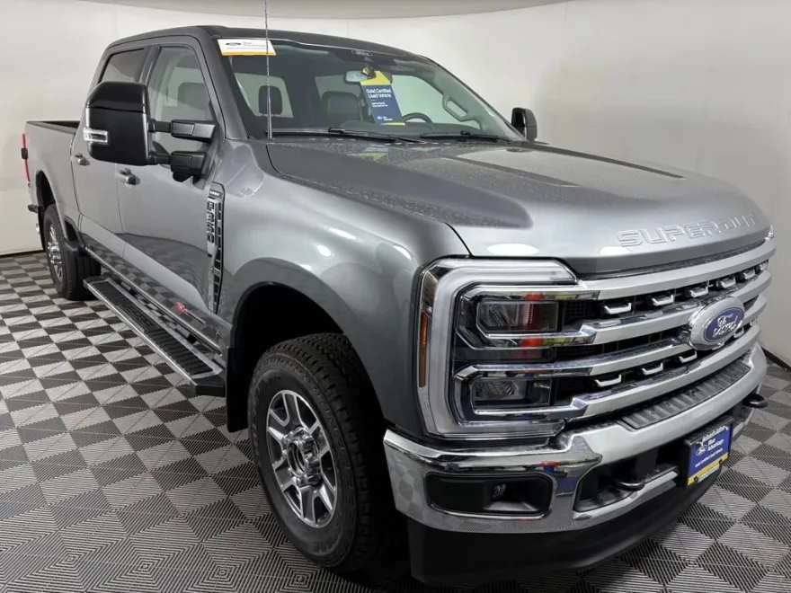 2025 Ford F-350 Lariat photo 1