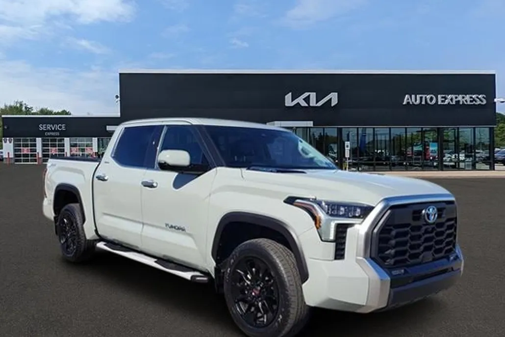 2023 Toyota Tundra Limited CrewMax photo 1