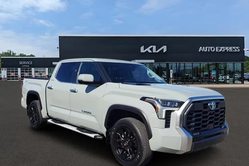2023 Toyota Tundra Limited CrewMax photo 1