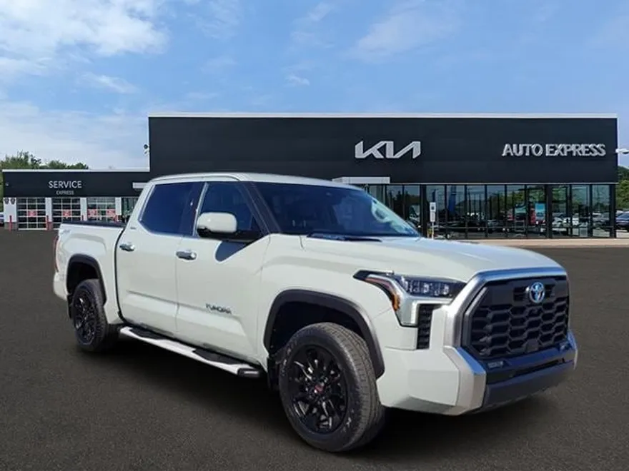 2023 Toyota Tundra Limited CrewMax photo 1