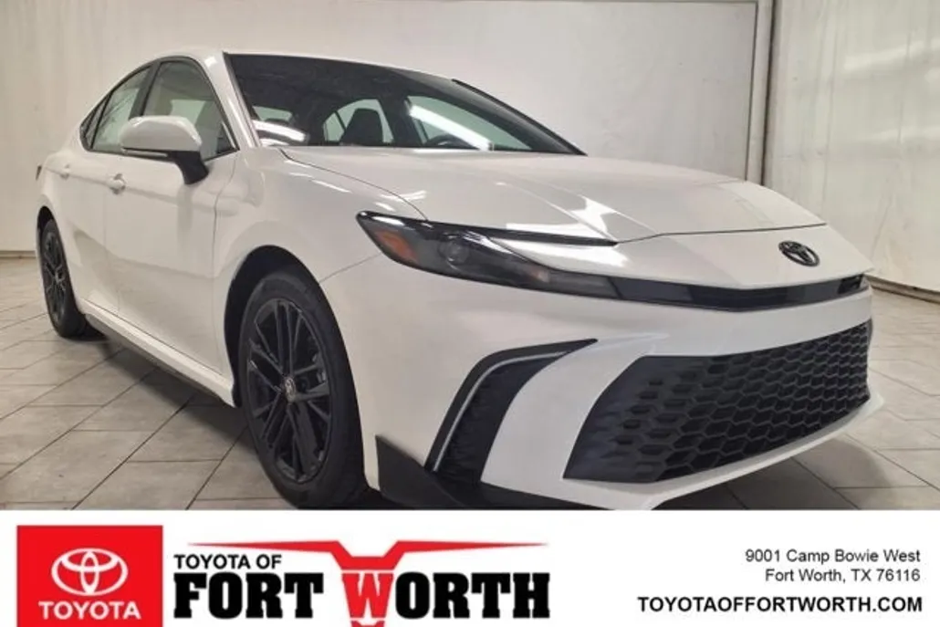 2025 Toyota Camry SE photo 1